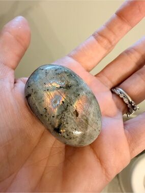 Labradorite Palm Stone with Iridescent Flash - Gray Blue